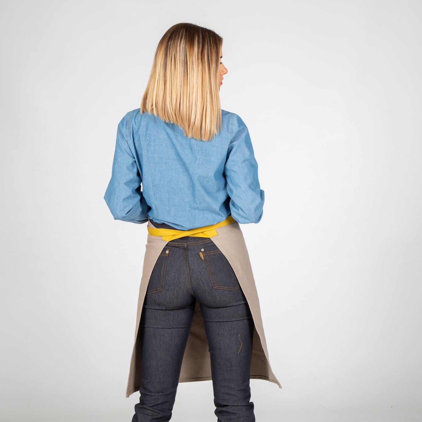 Delantal Con Peto y Hebilla Gary's 100014 parte trasera