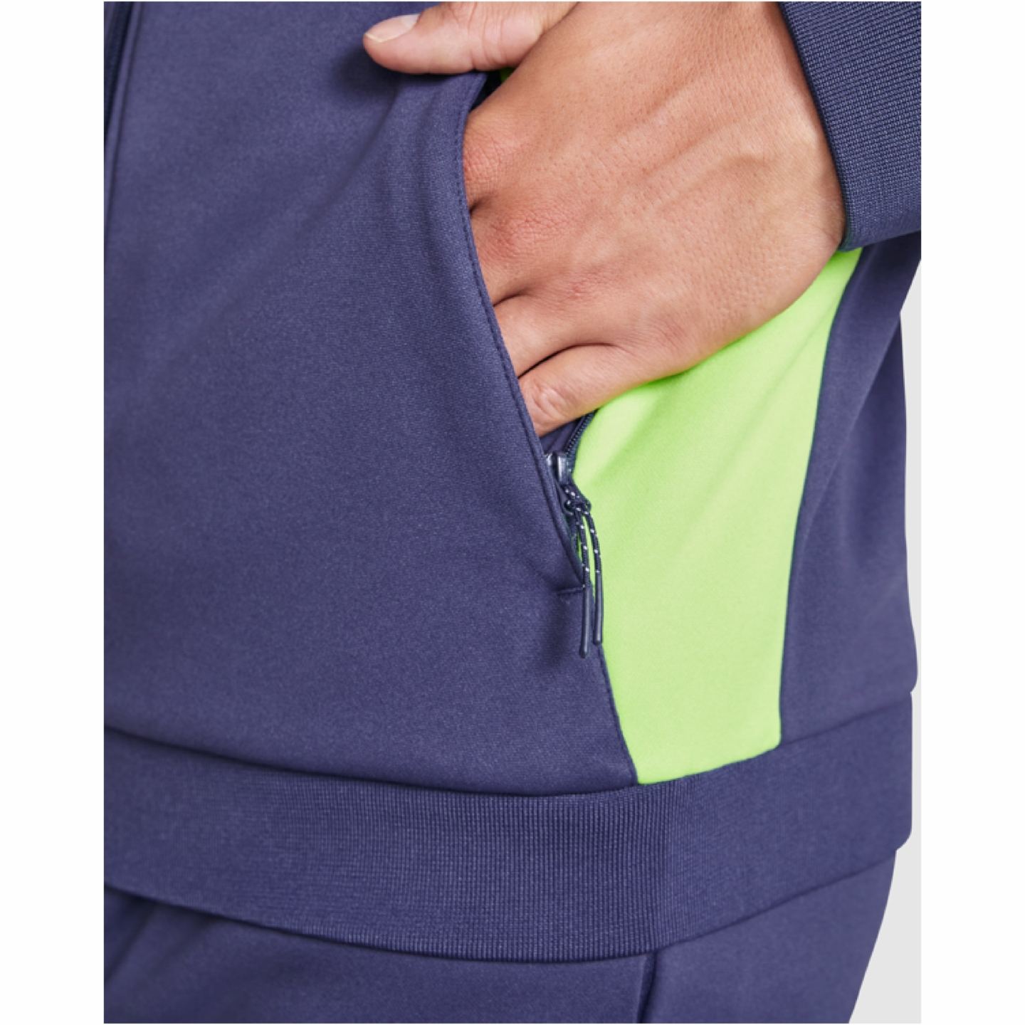 Chaqueta Deportiva Roly Leros 0340 Detalle Distinción